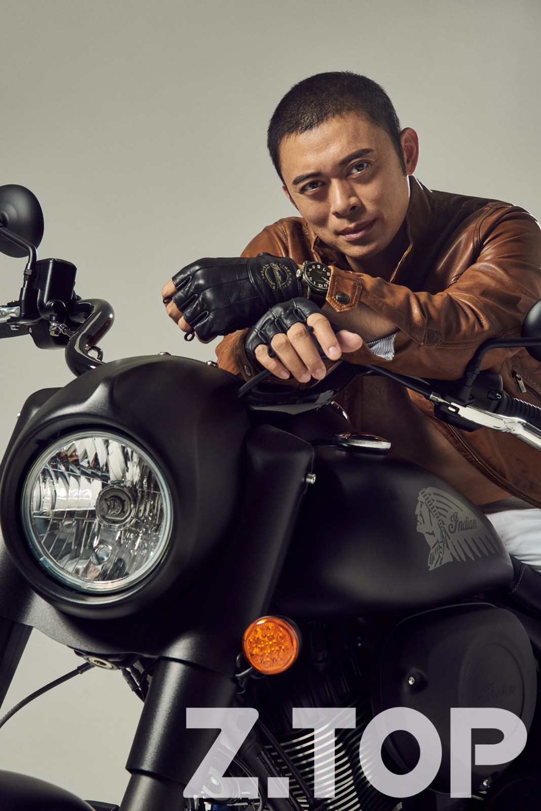 樊少皇最新机车大片曝光复古时尚尽情释放型男魅力