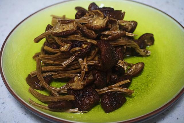 巧用茶树菇,做出味道正宗的小碗菜,天热吃饭也超有食欲,真香啊
