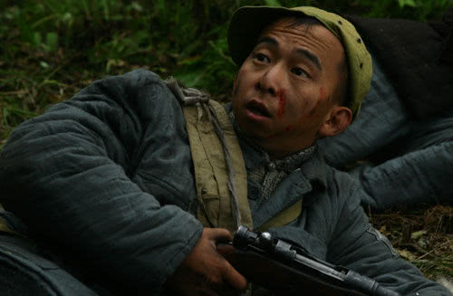 37岁无戏可拍,曾比王宝强还红,其貌不扬取了一个美女老婆