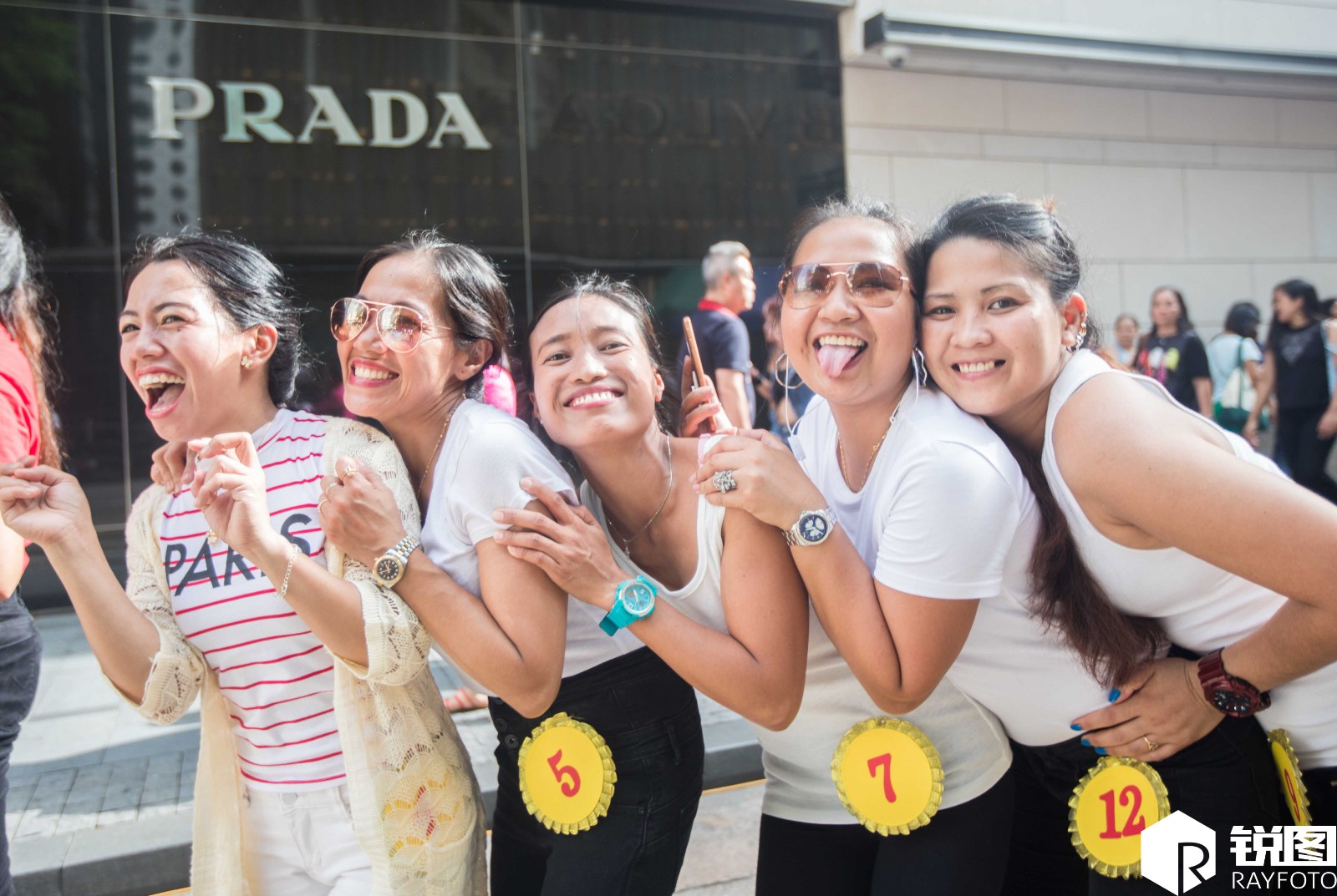 菲佣在香港街头办模特训练营 被赞自信美丽阳光