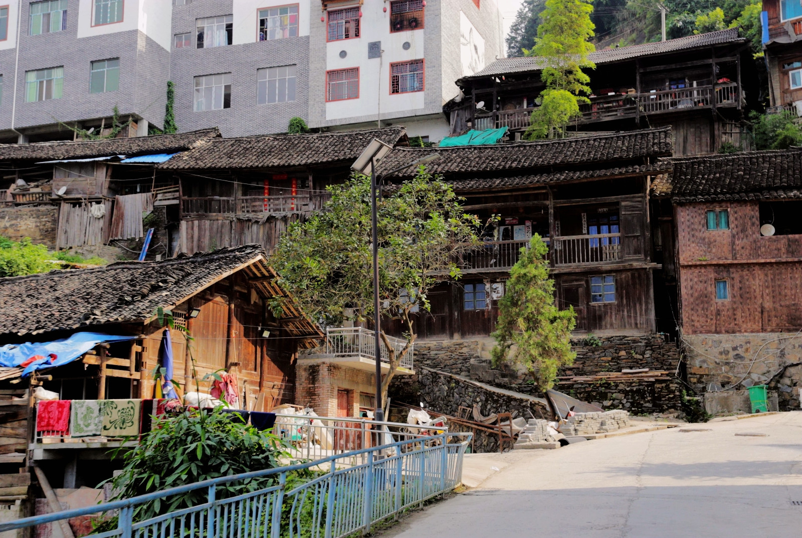 都江镇是三都乃至全黔南州脱贫攻坚的主战场,这里山高坡陡,人均耕地