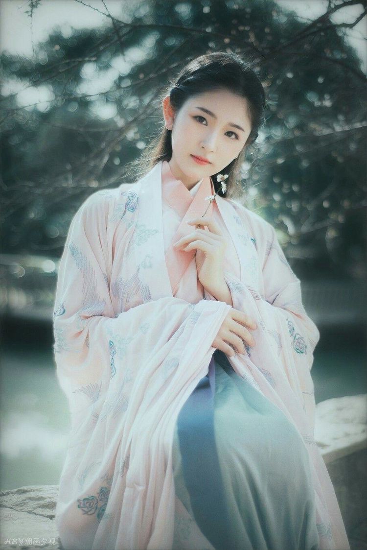 穿汉服的美女,美若天仙,太美了