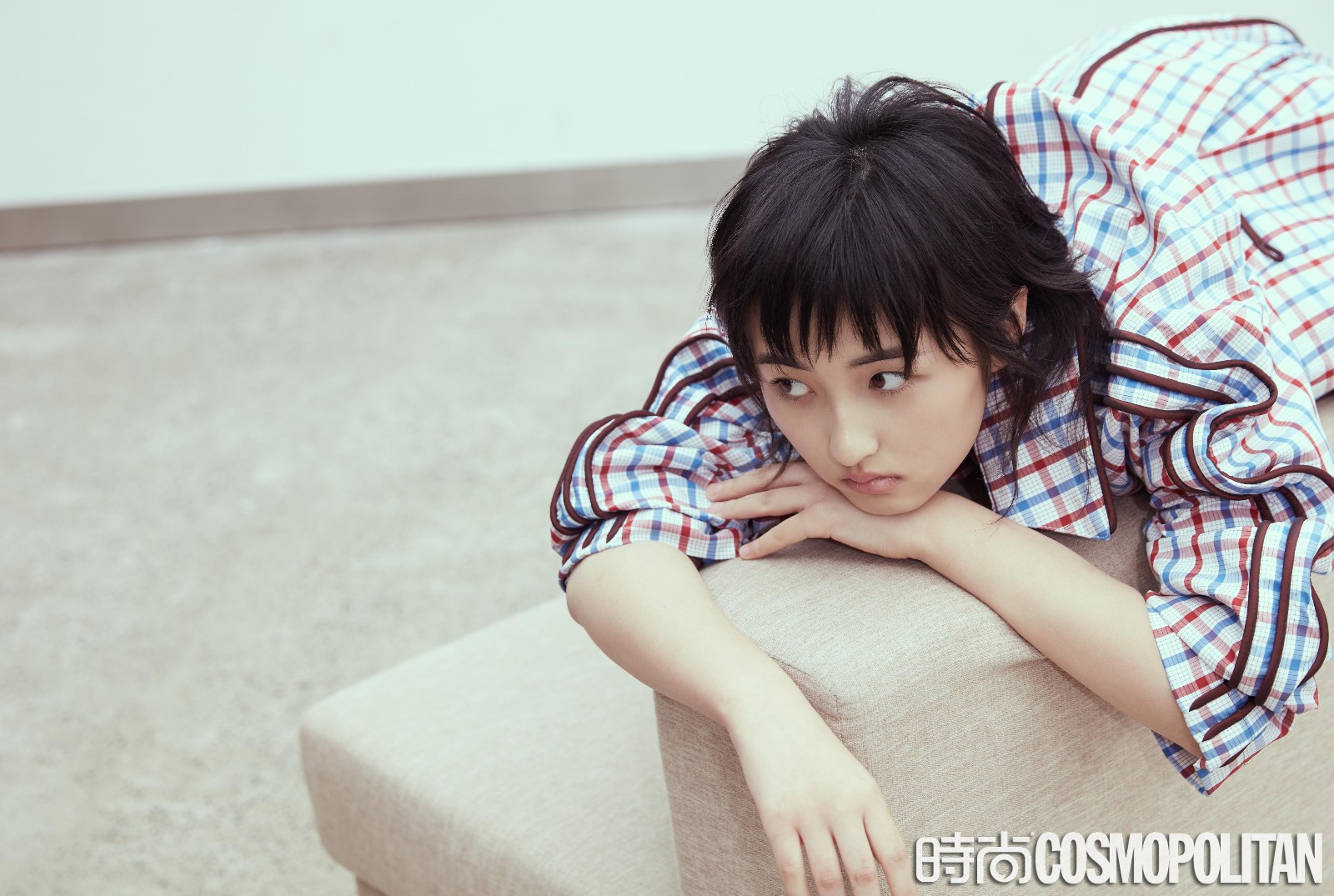 张子枫新杂志解锁短发新造型 少年感十足