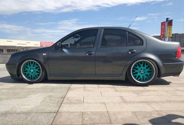 01款1.8t手动豪华版大众宝来改装车 玩的就是这个调调