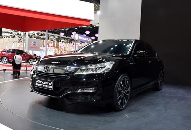 百里油耗4.2L, 雅阁混动对比蒙迪欧混动, 哪个混