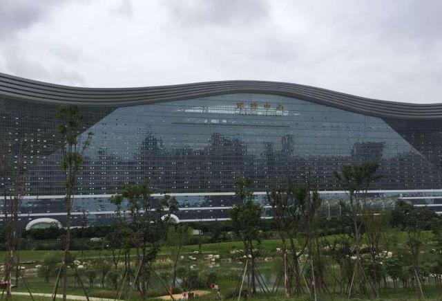 位于成都高新东区简阳芦葭镇,设计规模为双流国际机场2号航站楼的1