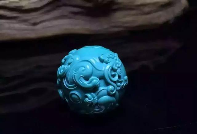 这种绿松石完美的像假货,美国人却把它奉为宝贝?
