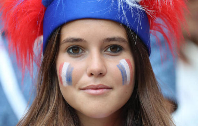 世界杯法国美女球迷惹眼,最后一张够火辣!