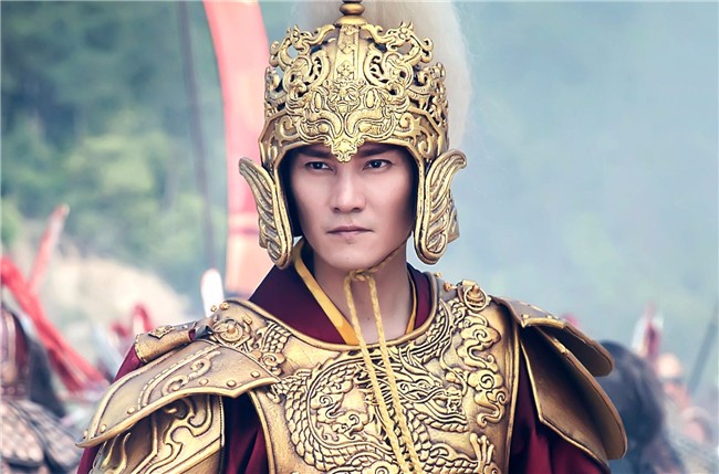 丁子峻"穿越"台前幕后享双重身份切换