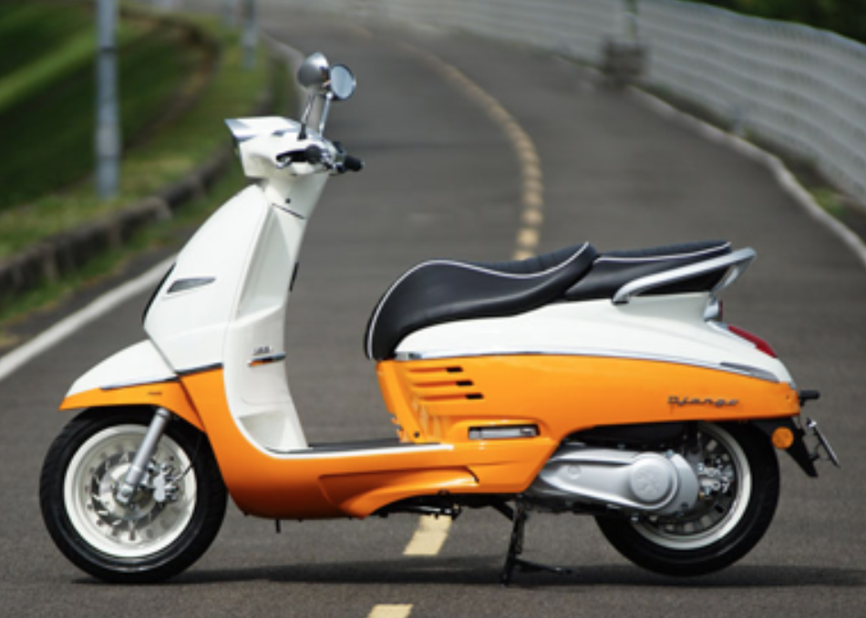 试驾标致django 125踏板摩托车