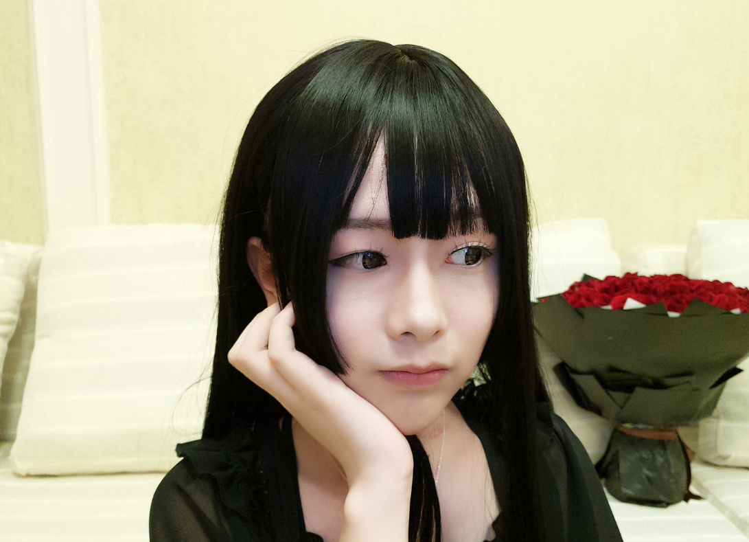 被电竞耽误的女装大佬!sneaky扮披萨轮子妈造型!网友:美翻了