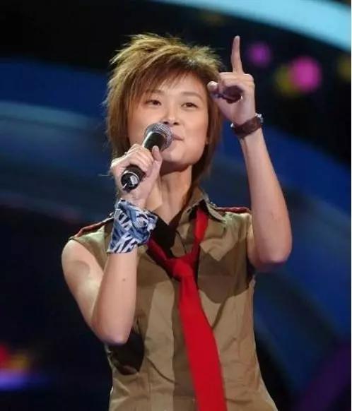 同是《超级女声》冠军,她卖特产她整容成瘾,而她却红透半边天!