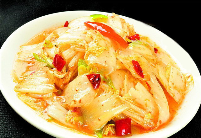 炒酸辣白菜做法简单,但想要味道好吃,口感清脆,以下几点要注意