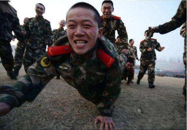 新兵入伍，新兵连的考核标准是什么？即将入伍的新兵来看看！|新兵|入伍|合格_新浪新闻
