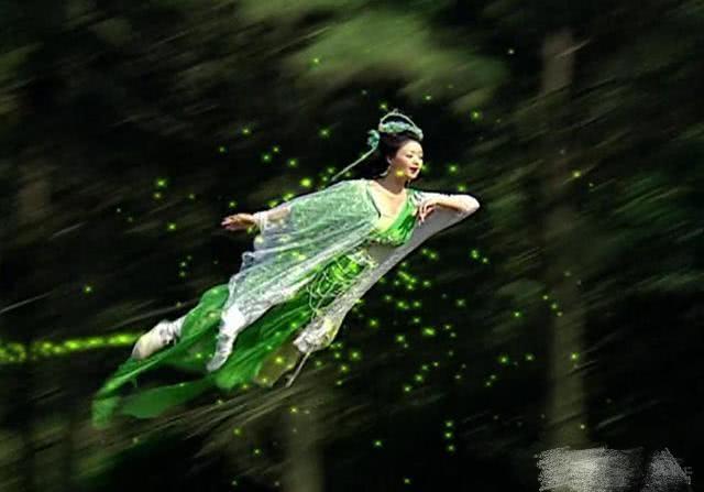 《欢天喜地七仙女》仙女飞翔,红儿优雅,绿儿唯美,她却不忍直视