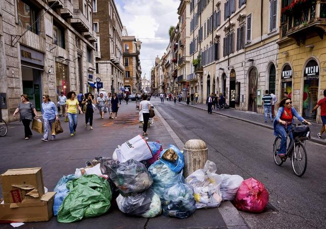 别以为外国很美好,这个国家满大街都是垃圾,"脏乱差"一应俱全