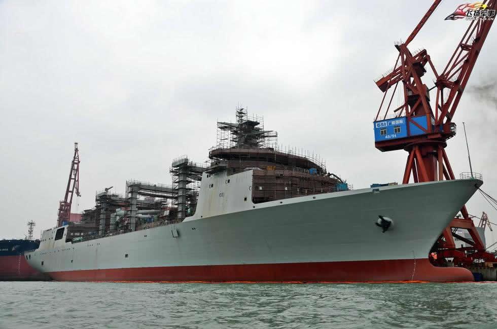 中国海军一4万吨级巨舰已建造3艘, 重要性堪比航母!