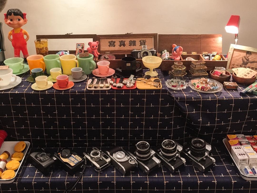 在香港葵芳的街道间藏着很多复古的杂货店