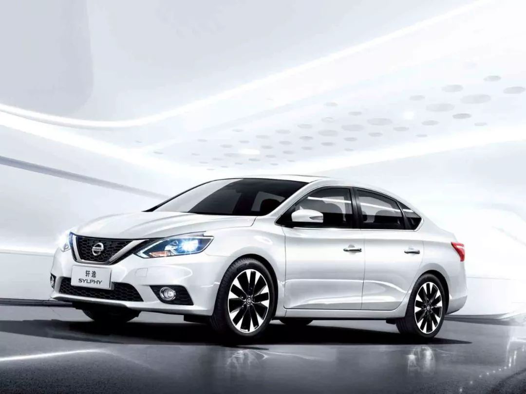 上面说到了它不输于"大哥"天籁的乘坐空间,那在外形上,轩逸就简直是