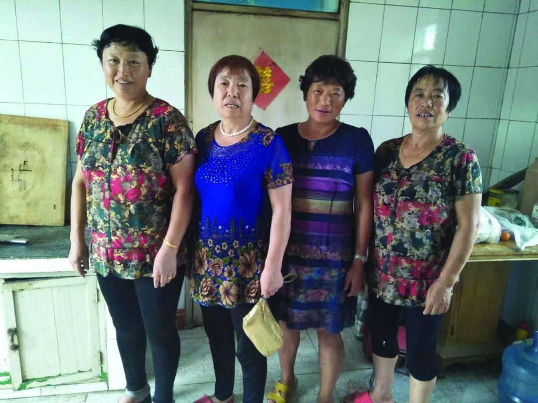 四位威海大妈海中救起两家人