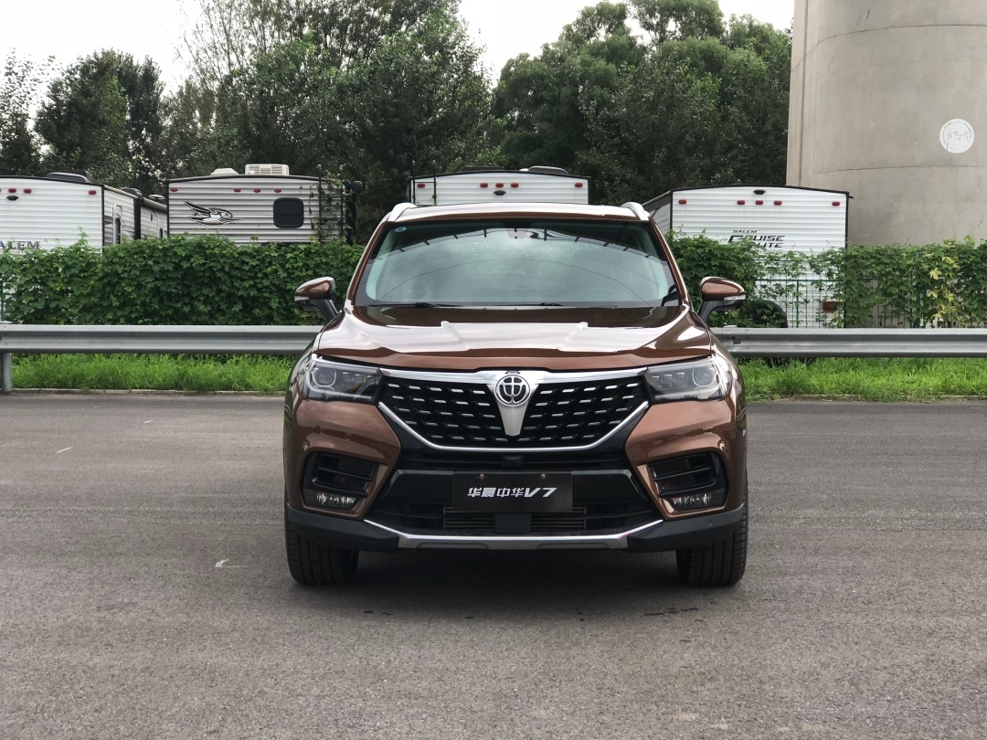 试驾华晨中华v7:全新m8x平台下的均衡之作