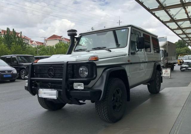 小伙花140万买奔驰g300,父亲看到车后立刻让他买g500