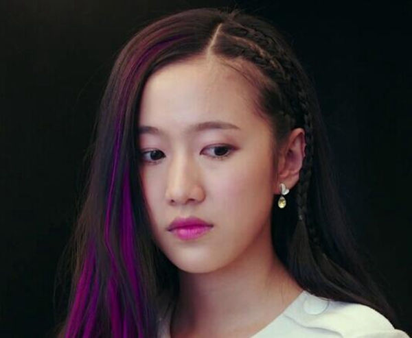 她今年27岁却已经出道13年,而且还是个学霸,精通五国语言!