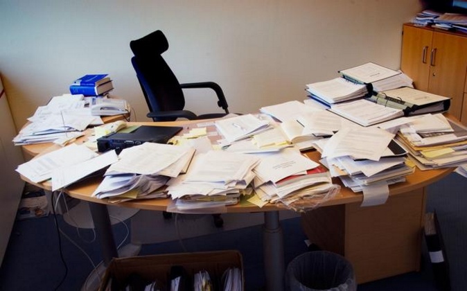 公司新同事每天"晒"加班照,老板大力支持,隔天老员工纷纷离职