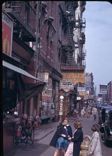 1942年10月1日曼哈顿下城街景,事前的纽约华尔街街头完全看不到战争