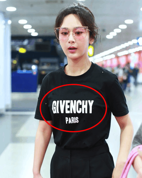 杨紫穿黑色t桖, 胸前鼓起 网友: 两个洋葱辣伤了我的眼!