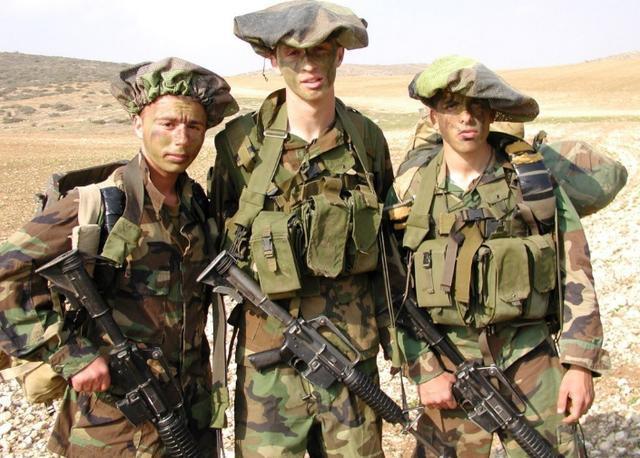 这种蘑菇形状盔罩被以军称之为—mitznefet,众所周知,以色列国防军?