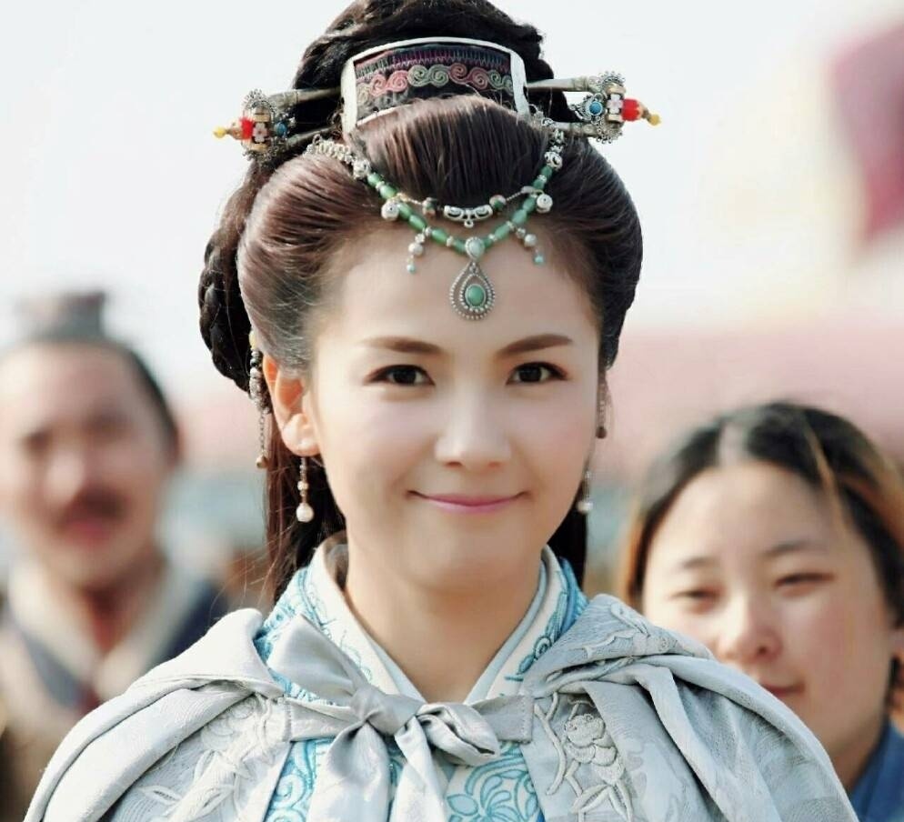 刘涛新剧定妆照,造型太有年代感,网友:一朝回到出道前