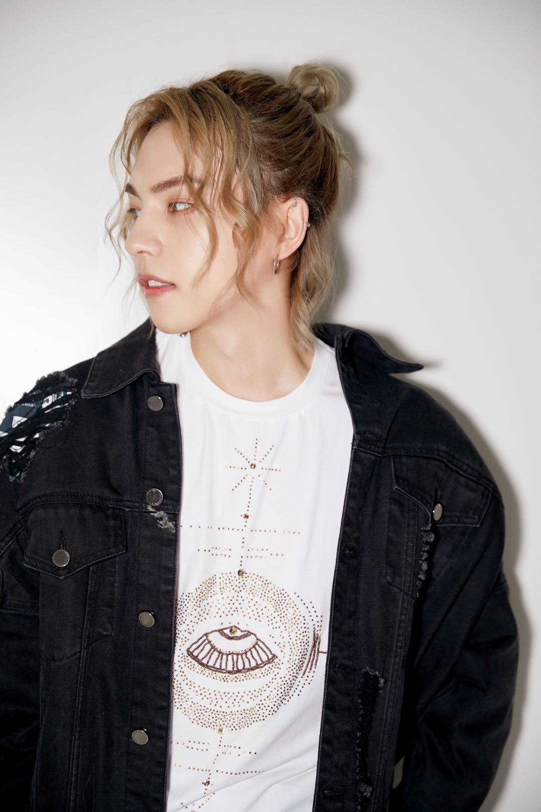 现场分享时尚态度,周锐出席时尚快闪活动 .