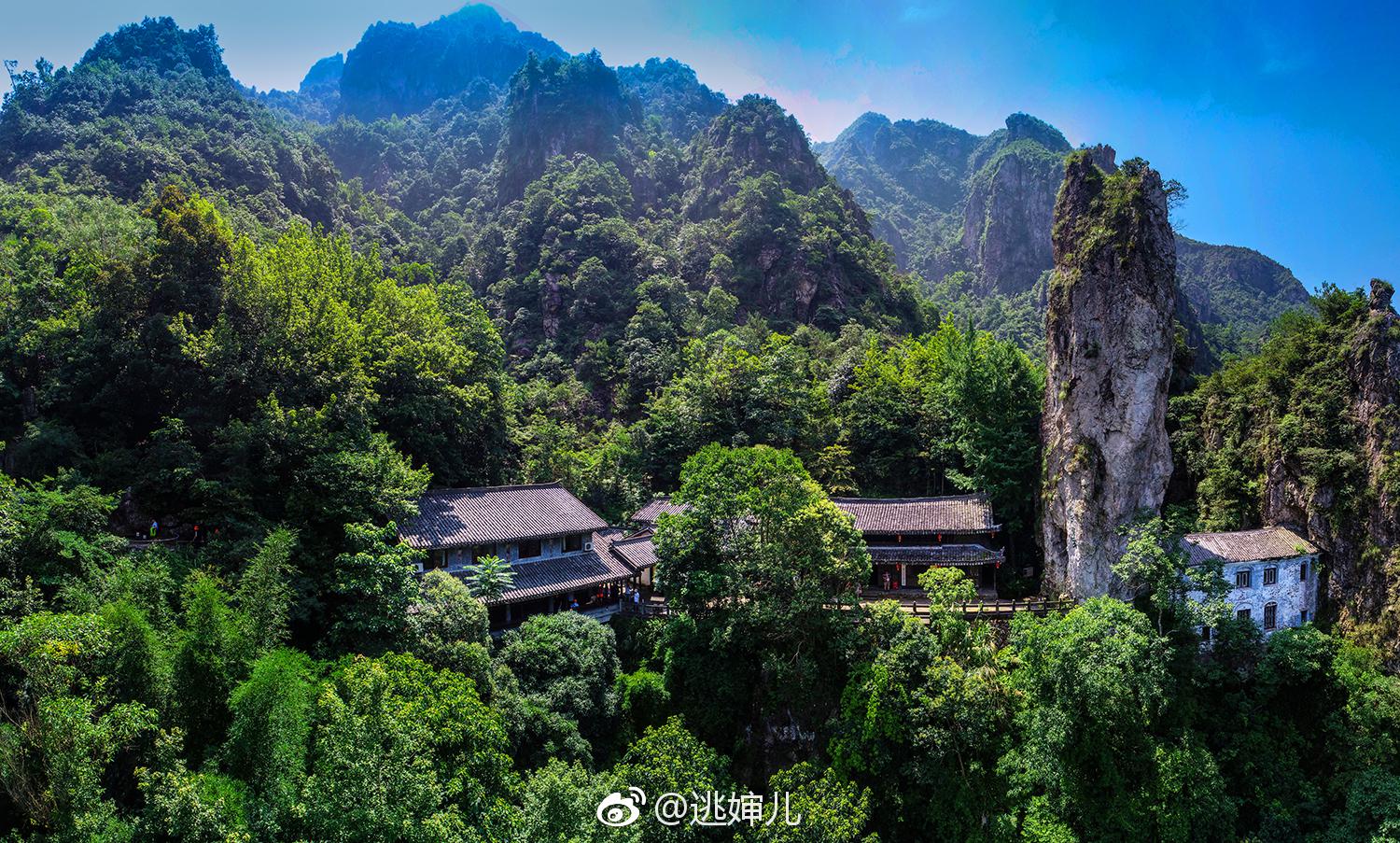 南雁荡山东西洞景区的晨曦与正午