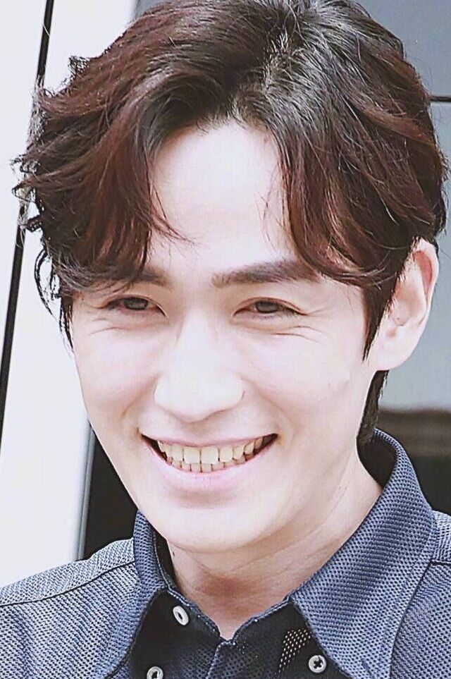 真爱是无敌的,因为朱一龙的皱纹,小编深深地佩服朱一龙的小笼包粉丝