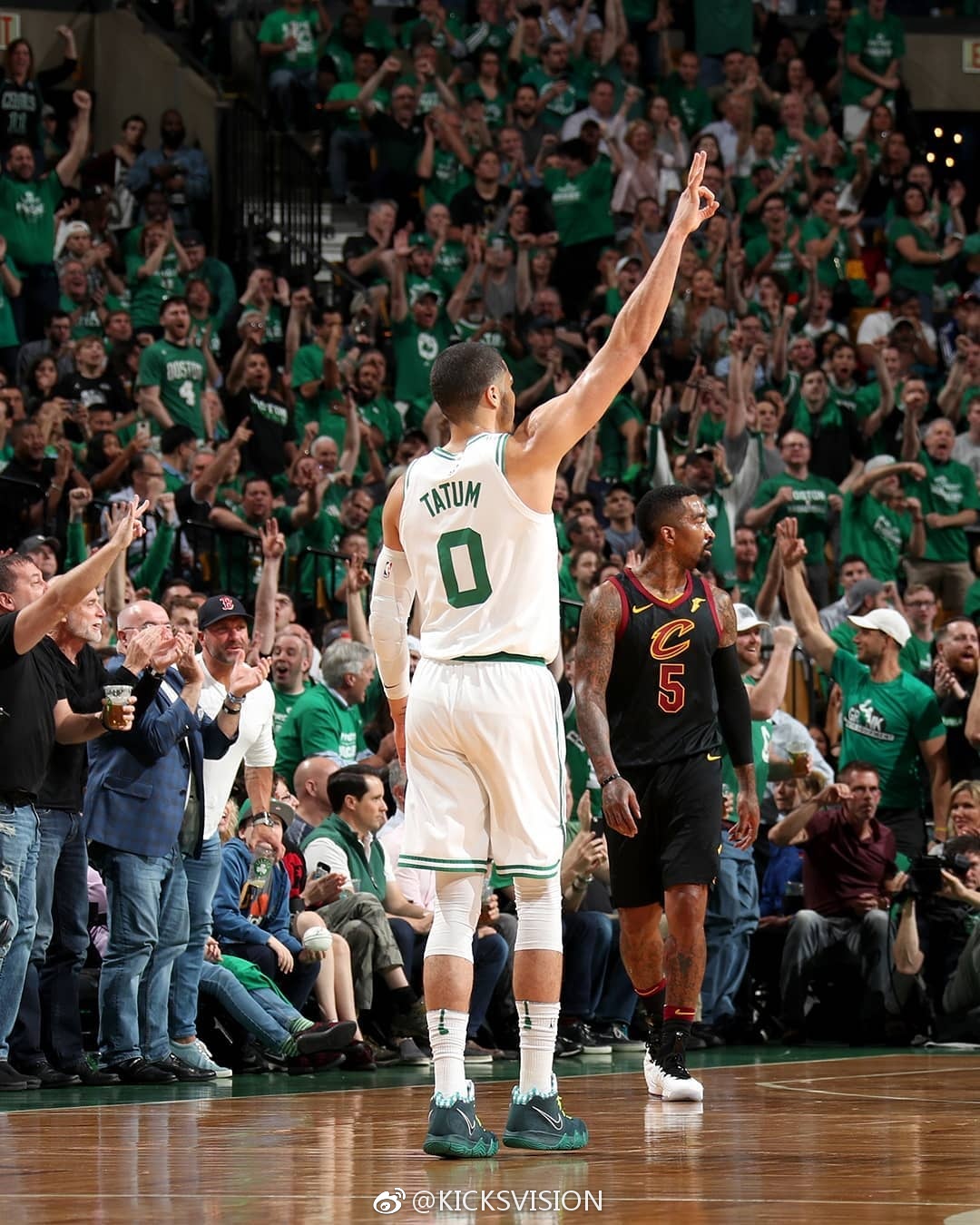 来给jayson tatum 这双鞋的配色起个名字吧!