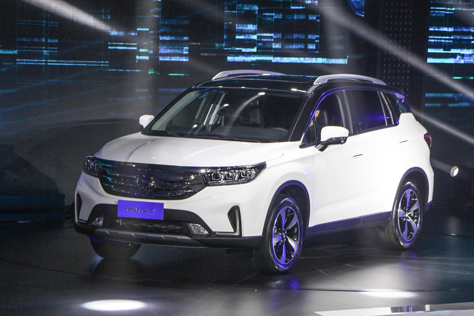 新款传祺gs4刚刚上市,四轮独悬电子手刹仅8万,h6彻夜难眠