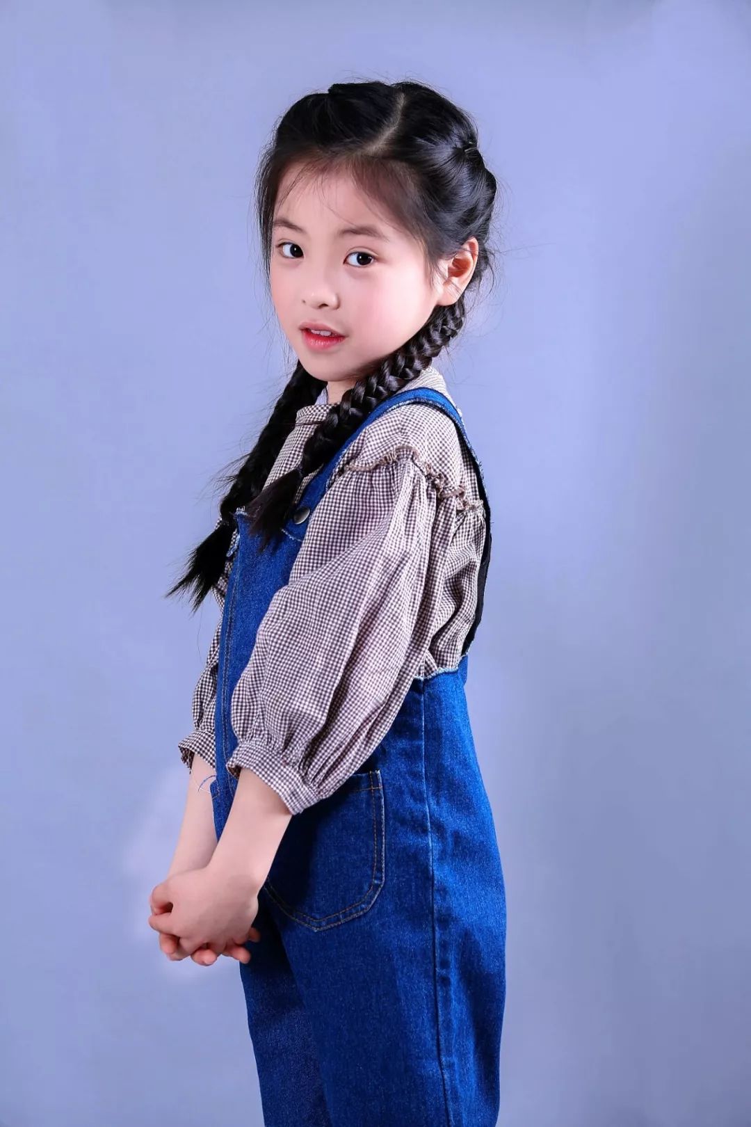 小演员陈朵怡和李晨正式加盟《七日生》,即将前往美国拍摄