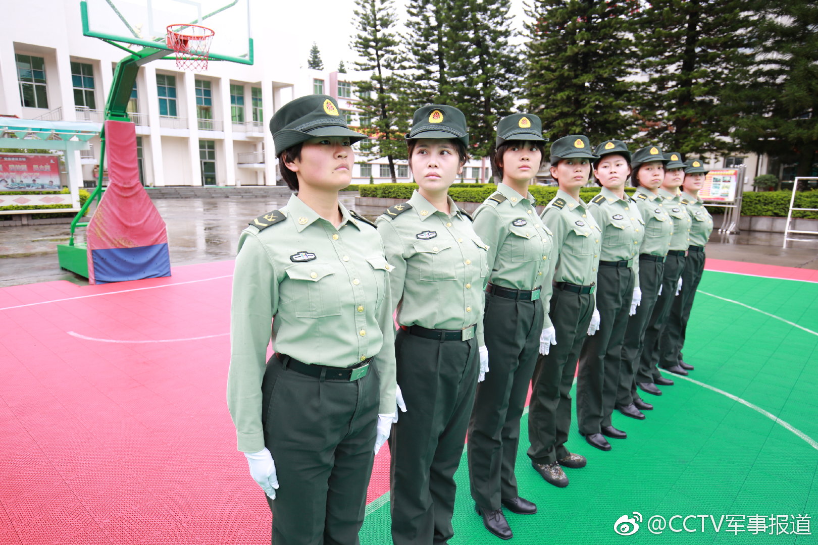 当青春遇上戎装,看看部队女兵到底有多美