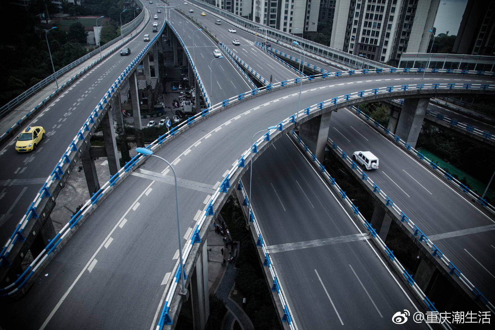 8d重庆,魔幻山城,从白天到黑夜,了解一下!|山城|黑夜|重庆_新浪网