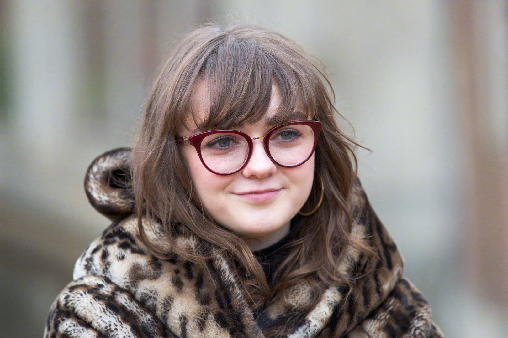 《权力的游戏》二丫maisie williams的一组生活照.小可爱的这一身