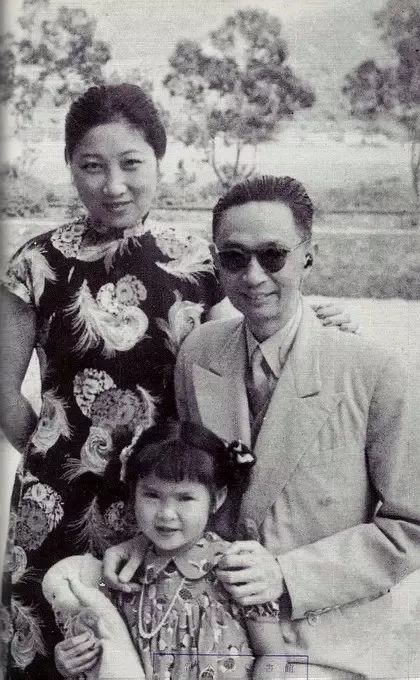 失父失学,失婚失聪,她将一手"烂牌"打的漂亮,成为香港传奇|萧芳芳