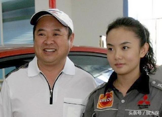 赵家班最大的赢家,与赵本山平辈论交,当导演获飞天奖娶女赛车手