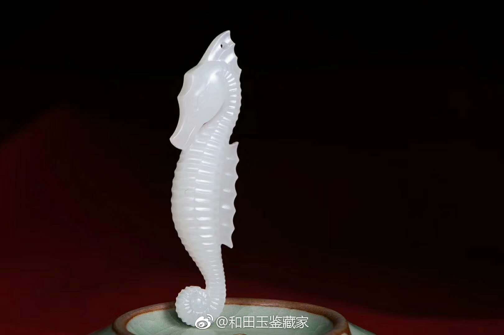 海马挂件,比较少见的特色款,新疆和田玉籽料,白度一级,细度过灯