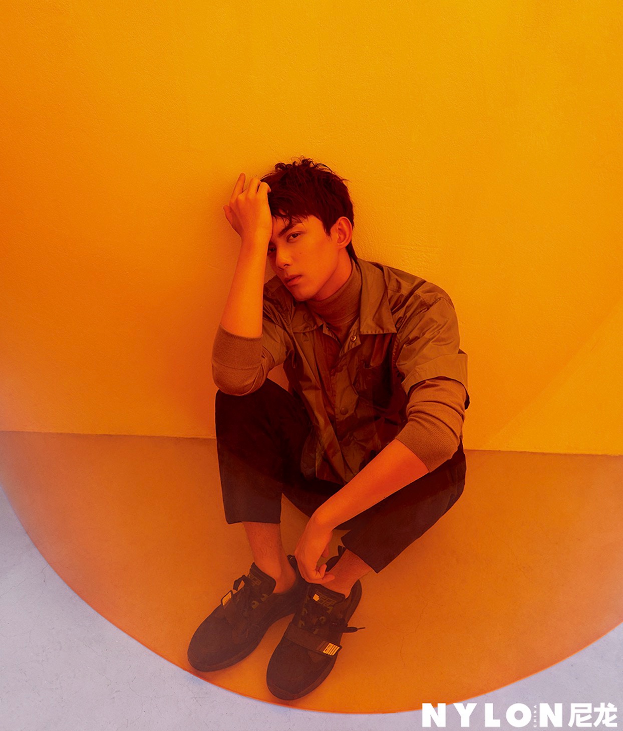 吴磊最新杂志内页大片露出 此间少年演绎反差成长