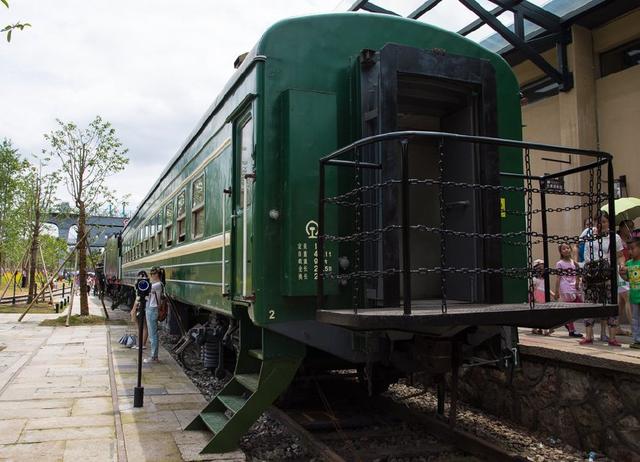 绿皮火车尾部图片