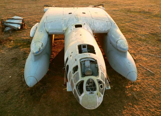 前苏联时期的水上反潜机,只飞行130小时就退役,外形十分奇特