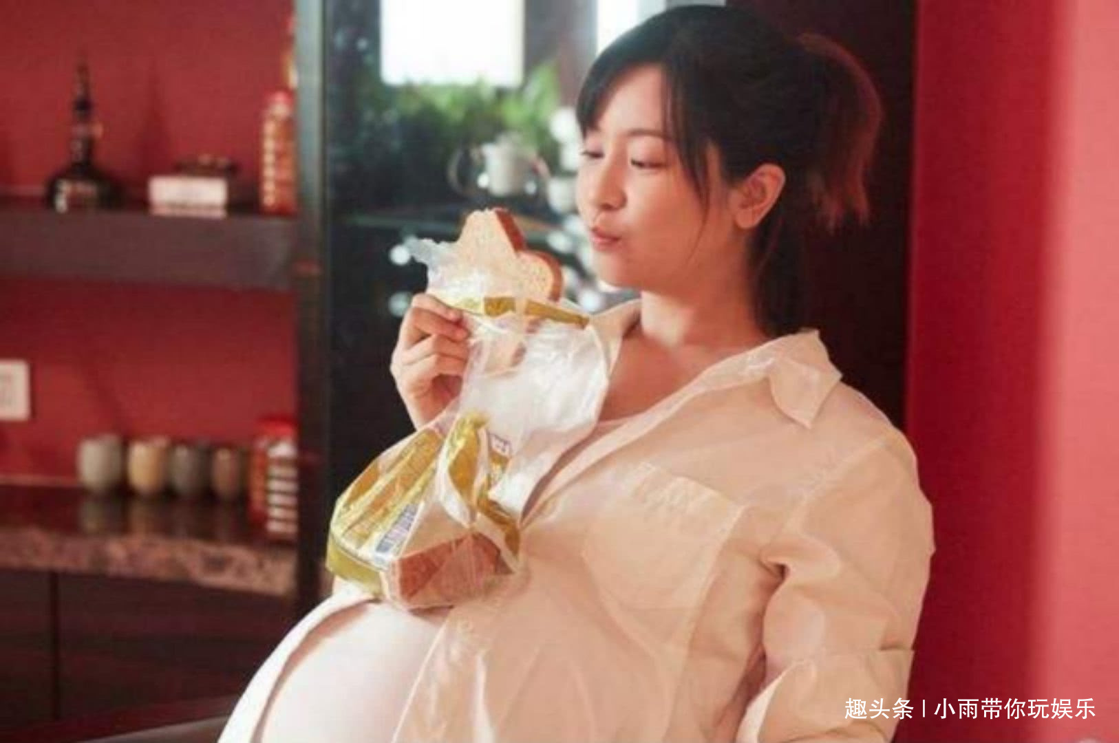 难怪李晟还要对产后的减肥做一个总结宣传呢～之前李晟怀孕的时候还是