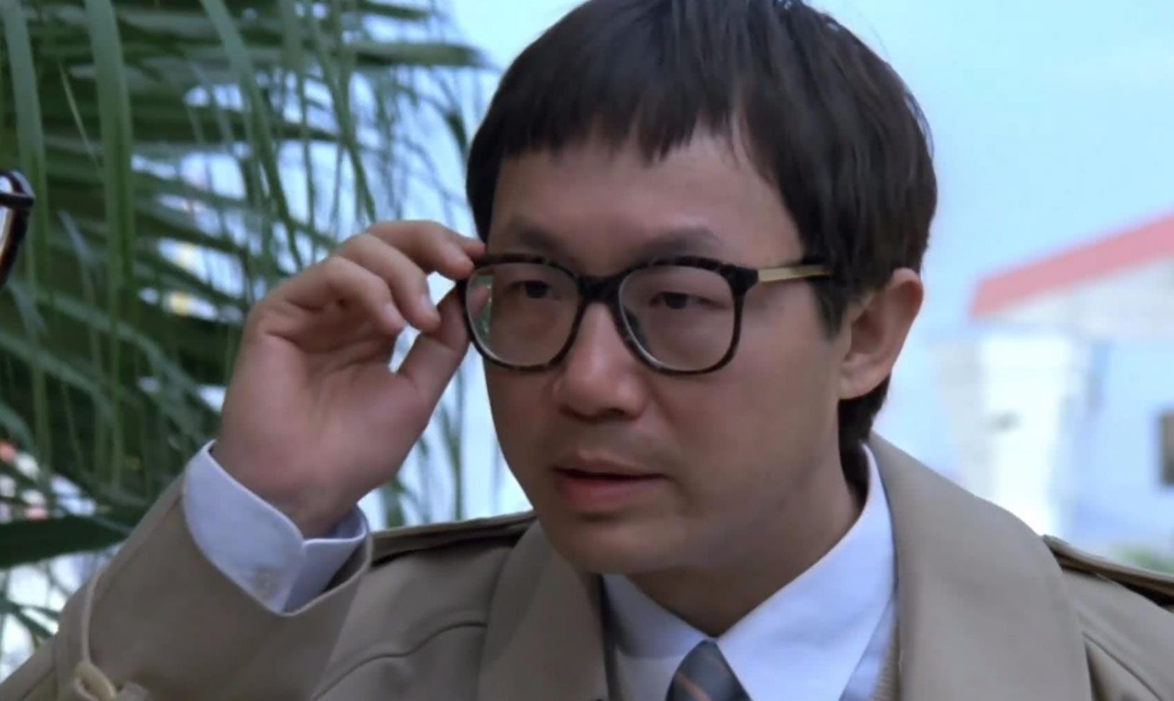 为了保险金许冠文这样吓许冠英, 不愧为喜剧.