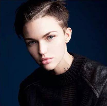 鲁比·罗丝确认将主演cw的新剧《蝙蝠女侠》!蝙蝠女侠是lgbtq角色